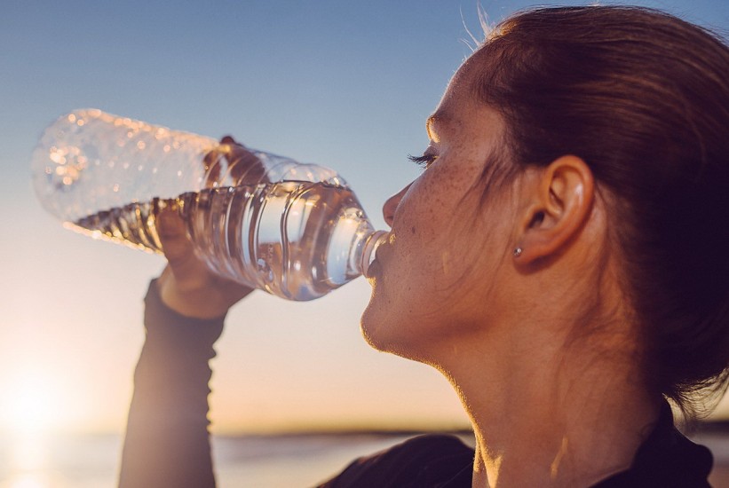 Doktor objasnio zašto je voda iz plastičnih flaša opasna po vrućini