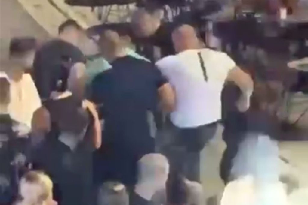 INCIDENT U ULCINJU: U masovnoj tuči ispred poznatog lokala povrijeđene dvije osobe, jedna teže (VIDEO)