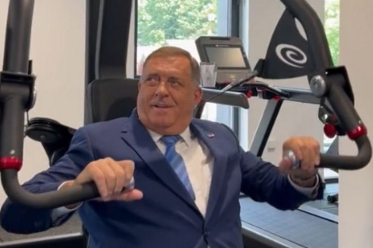 Dodik vježbao u teretani: “Imam snage” (VIDEO)