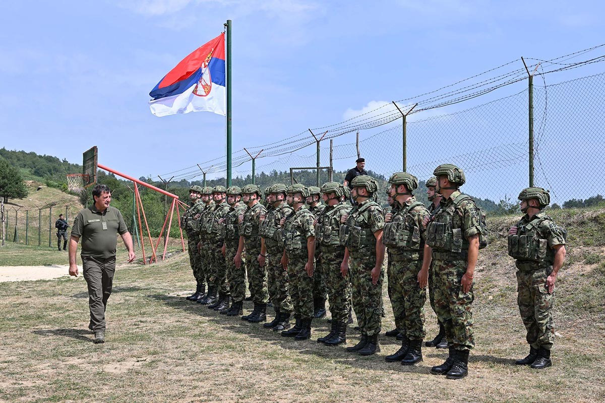 Pucano na mirovnu misiju Srbije, oglasilo se Ministarstvo