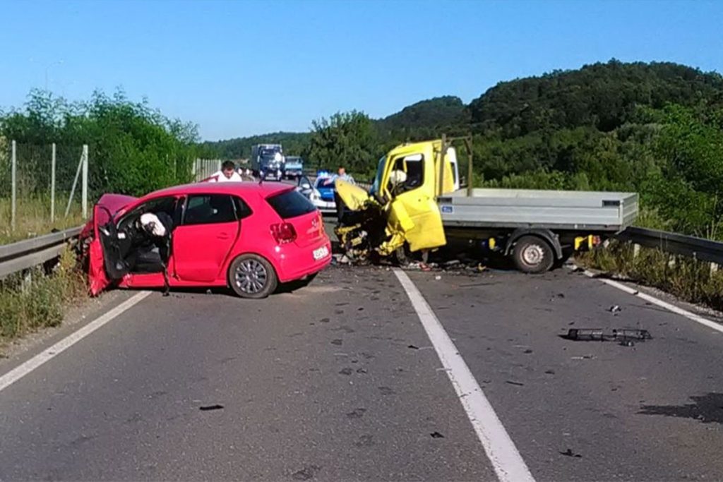 Prevezen na UKC Srpske: Vozač “mercedesa” TEŠKO POVRIJEĐEN u udesu kod Klašnica