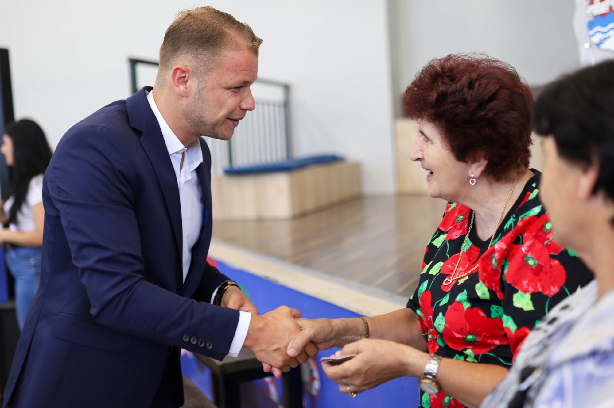 U ISTOM DANU Uručena nova rješenja o legalizaciji i kartice za javni prevoz (FOTO)