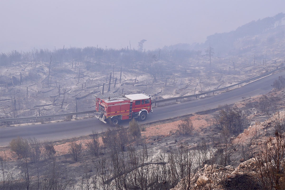 Gori najljepši dio Parka prirode Biokovo, vatrogasci strahuju od juga