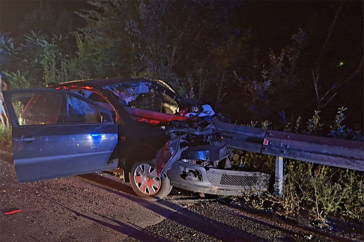 Nesreća u Ribniku: Autom se zabio u ogradu, poginula jedna osoba