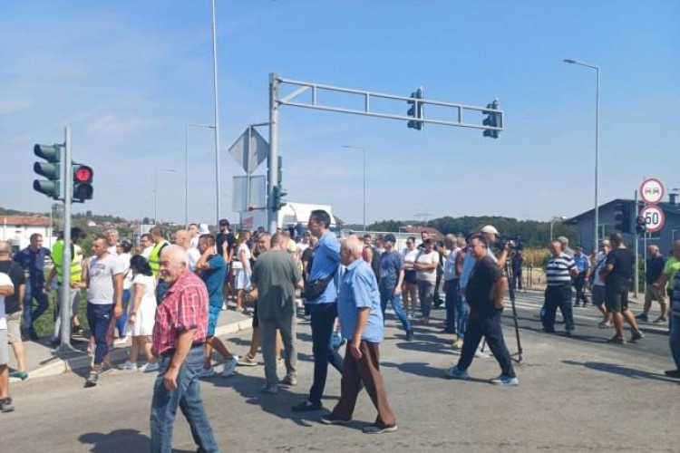 Protest zbog restrikcija vode, blokiran put Banjaluka-Prijedor