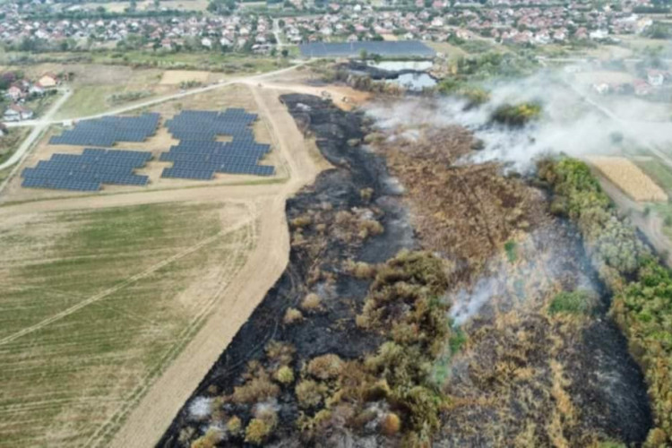 Kao apokalipsa: Pogledajte kako izgleda požarište u Modriči (FOTO, VIDEO)