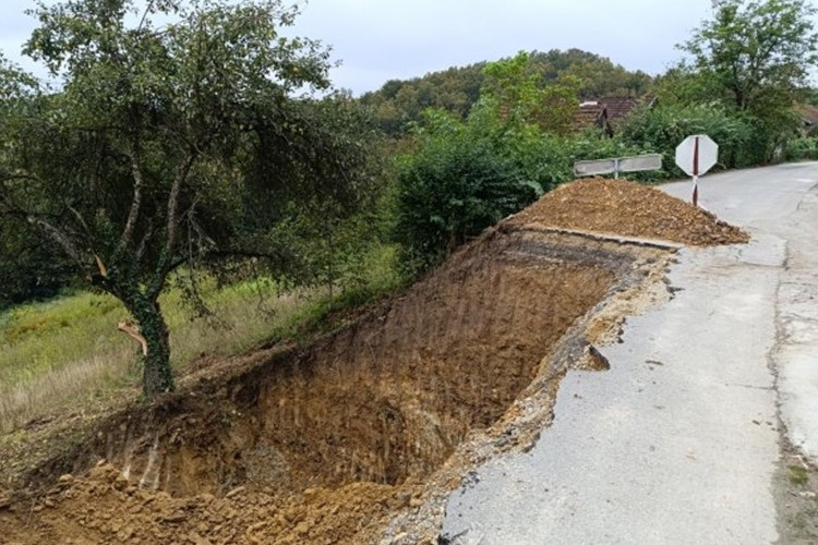 Pokrenula se klizišta kod Novog Grada (FOTO)