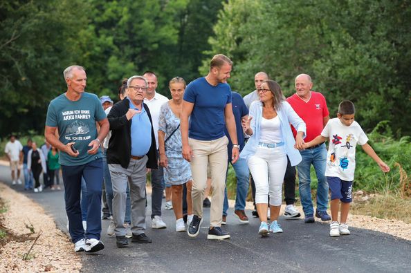 “Nema mjesta u kojem nešto nismo uradili” Završen lokalni put Rupari-Gajići u Kolima, mještane obišao i Stanivuković