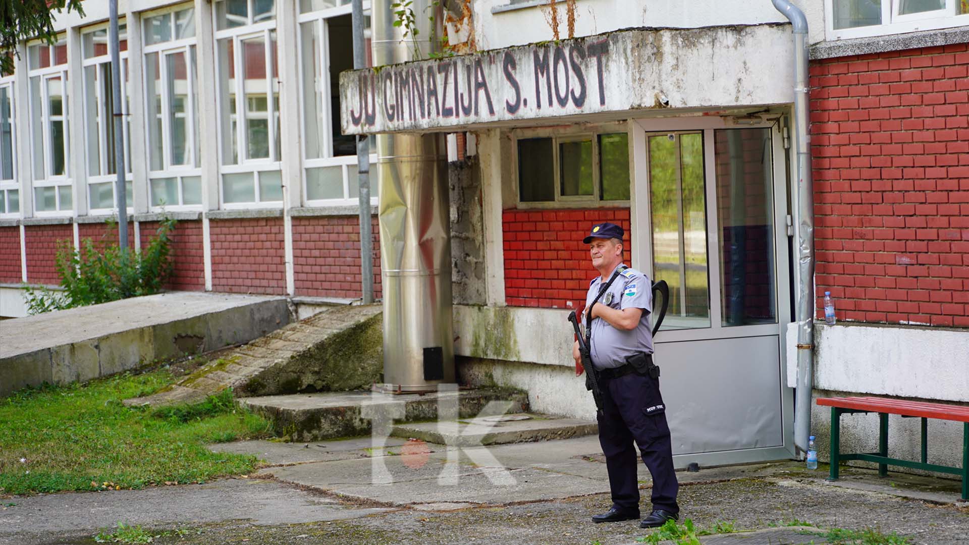 Očevidac u Sanskom Mostu: Pritrčao sam da pomognem direktoru, ubica me odgurnuo