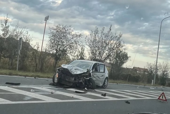 OPREZ VOZAČIMA NA TUNJICAMA došlo do žestokog sudara kamiona i dva auta