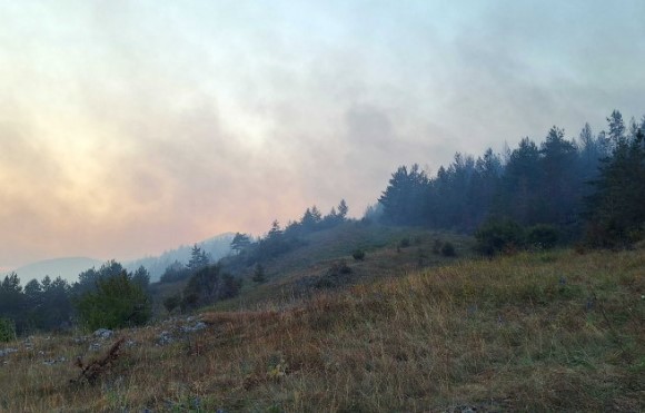 Ponovo gori u Drvaru, očekuje se pomoć helikoptera OS BiH