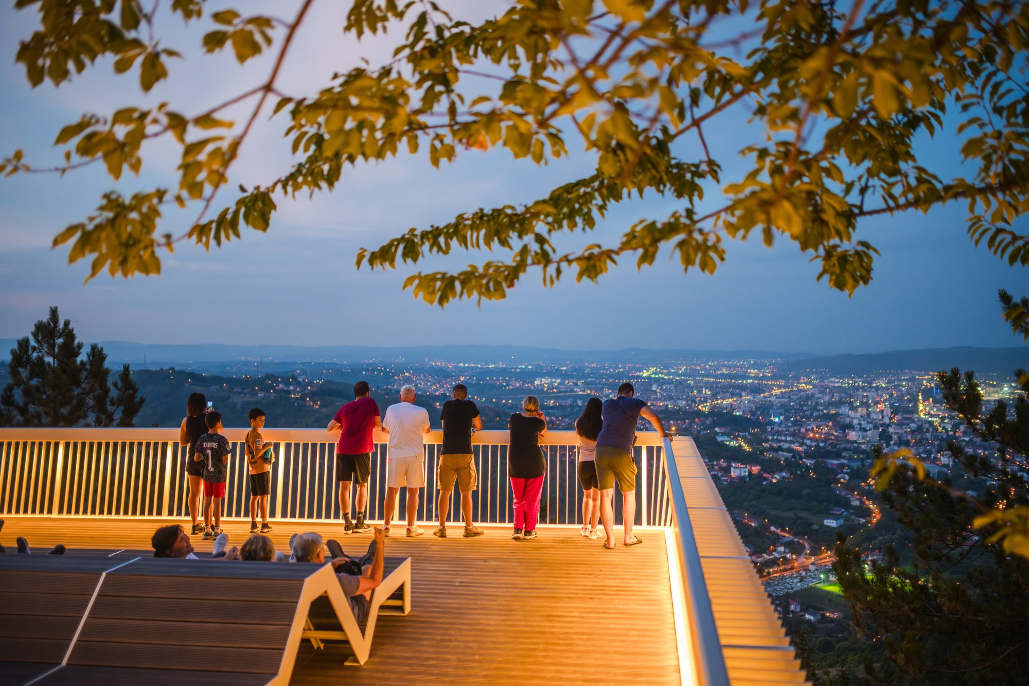 VELIČANSTVEN POGLED Otvaranje vidikovca na Banj brdu uz muziku, koktele i sjajnu atmosferu