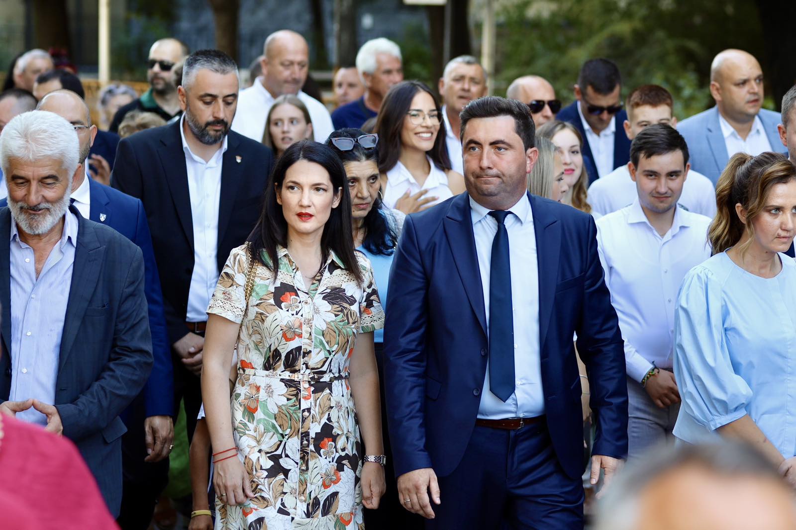 NOŽ U LEĐA SRBIJI SDS-ov gradonačelnik i saradnik Jelene Trivić pozvao na proteste u Srbiji ,,sa kojih se ne odlazi”, dao i savjete kako bi se trebali organizovati!