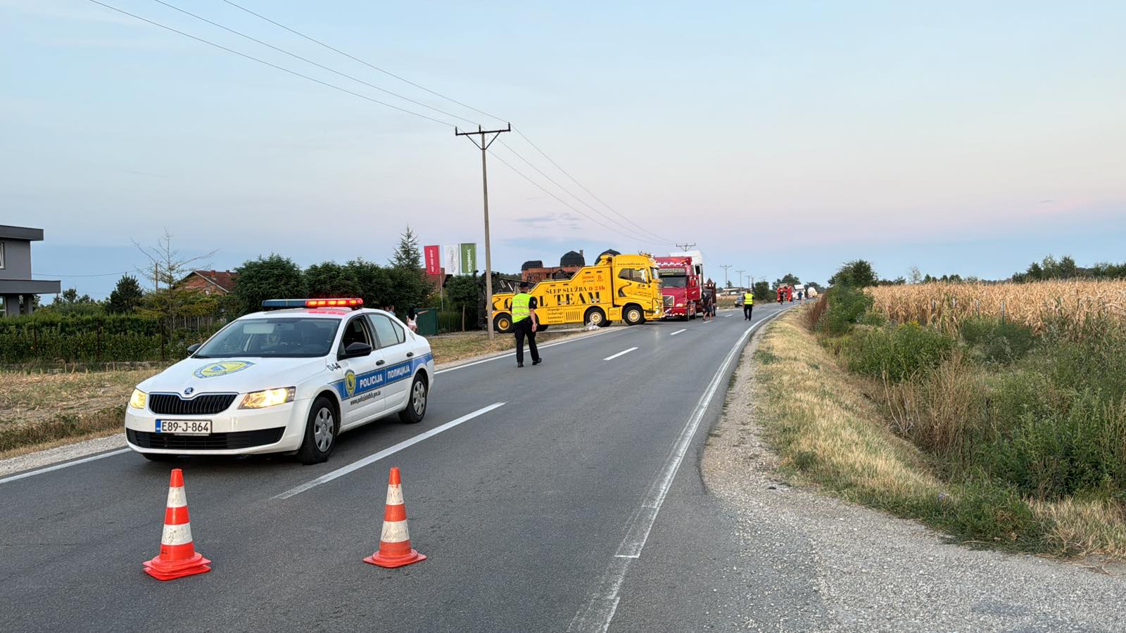 Nesreća u BiH: Prevrnula se cisterna puna azota, intervenisali vatrogasci