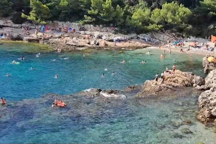 Popularna plaža na Jadranu postaje zona rizika