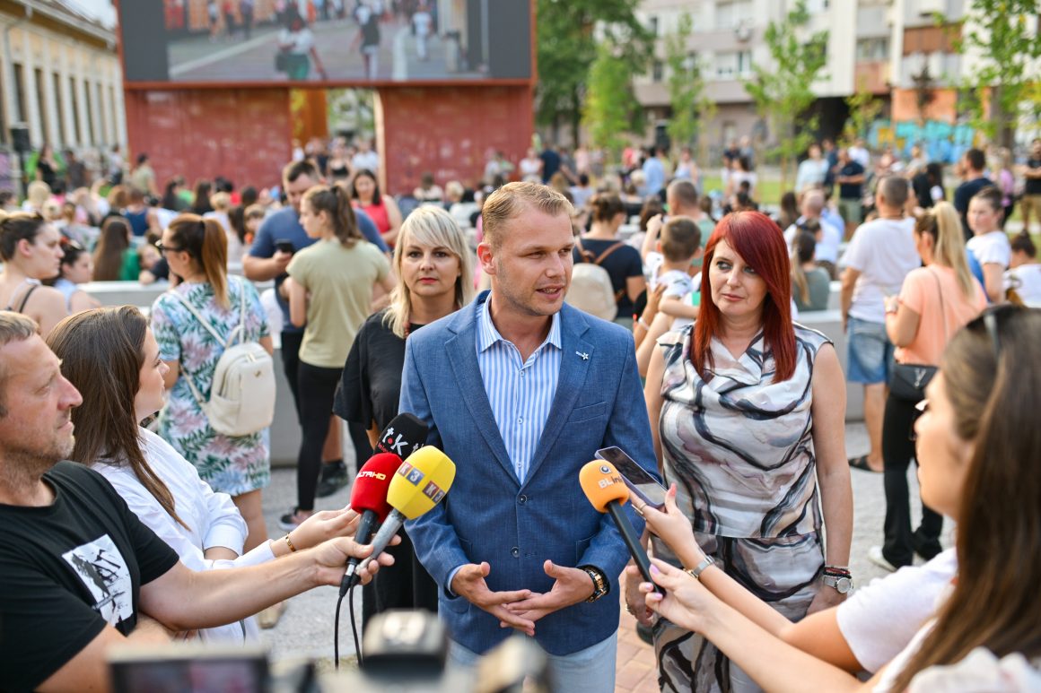 “Radimo u korist naših porodica” Stanivuković uručio „Kartice za zdravo djetinjstvo“ (FOTO, VIDEO)