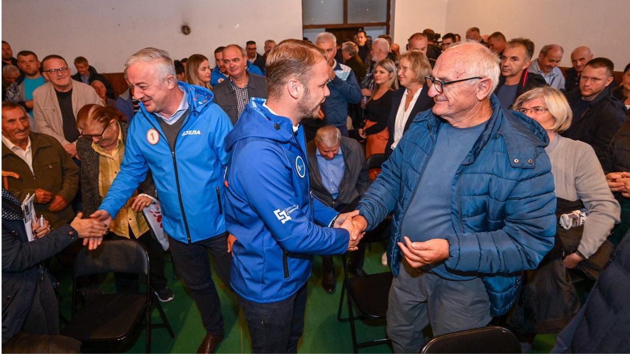 Stanivuković poručio sa prepune tribine u Prijakovcima: Urađeno puno, a radiće se još, najvažniji projekat je vodosnabdijevanje (FOTO)