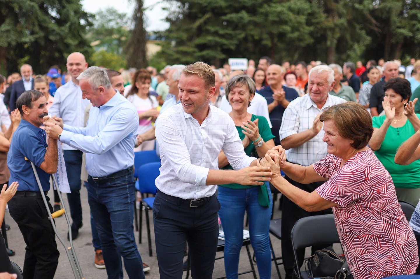 Tribina u Zalužanima, Stanivuković poručio: Pozivamo građane da glasaju za DJELA, a ne za prazne priče (FOTO, VIDEO)