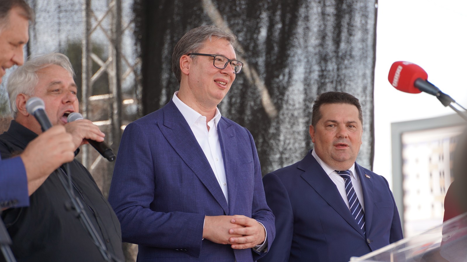 “Srbija će nastaviti da ulaže u Republiku Srpsku” Vučić istakao da je u izgradnju Doma zdravlja u Stanarima uloženo 3,5 miliona KM