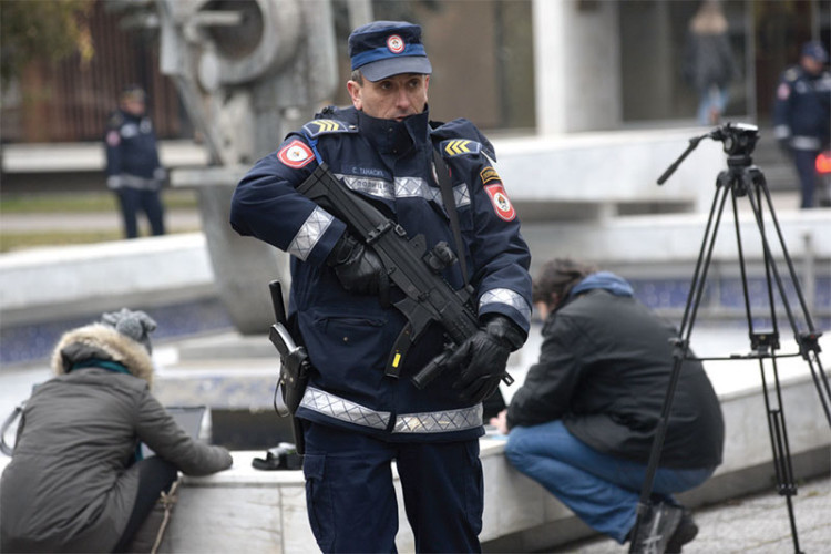 Policajci sa dugim cijevima na ulicama Banjaluke, ovo je razlog