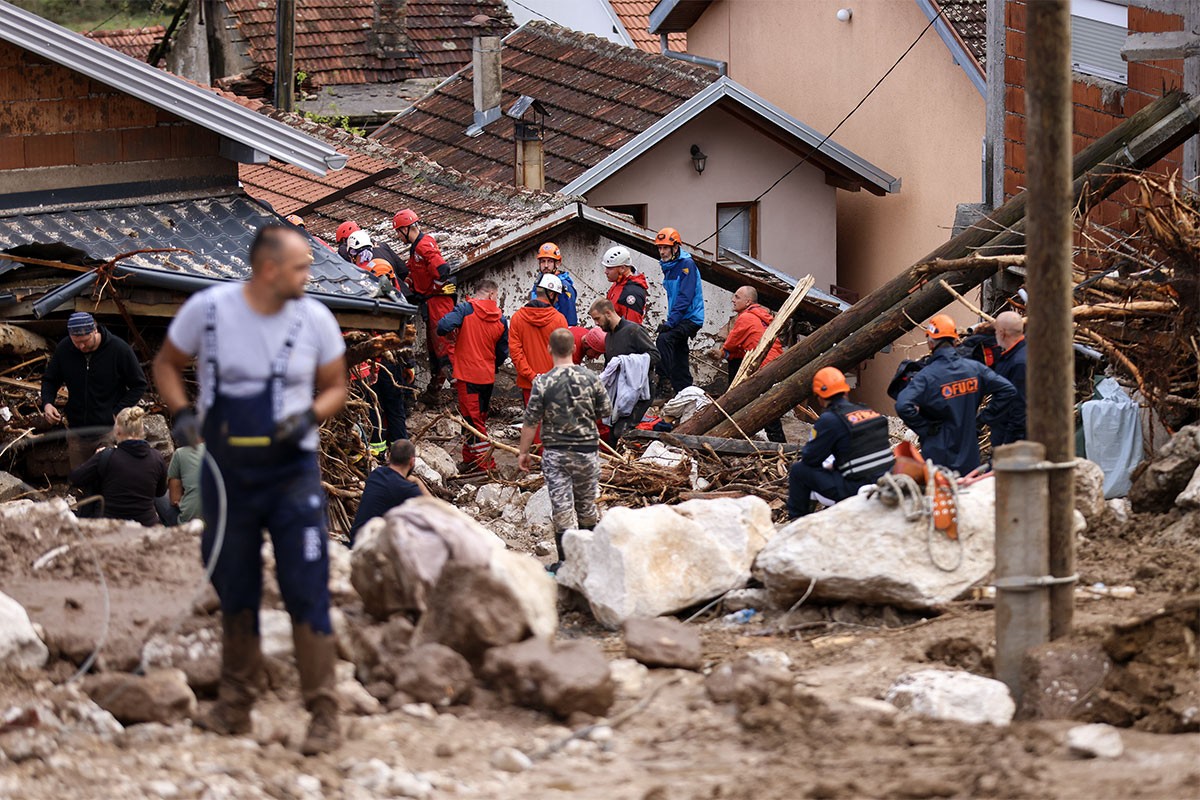 Kiša i mrak prekinuli potragu u Jablanici: “Jako je loša i teška situacija”