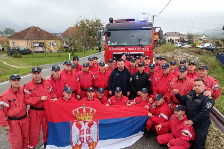 Idemo da pomognemo: Spasilački timovi iz Srbije stigli u BiH