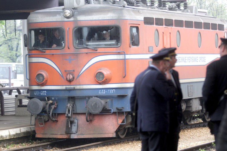 Radnici ”Željeznica” prijete štrajkom, traže isplatu zaostale plate do petka