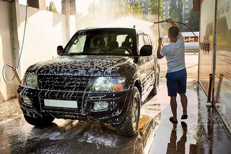 Većina ljudi pogrešno pere automobil u autopraoni: Evo šta ne treba da radite