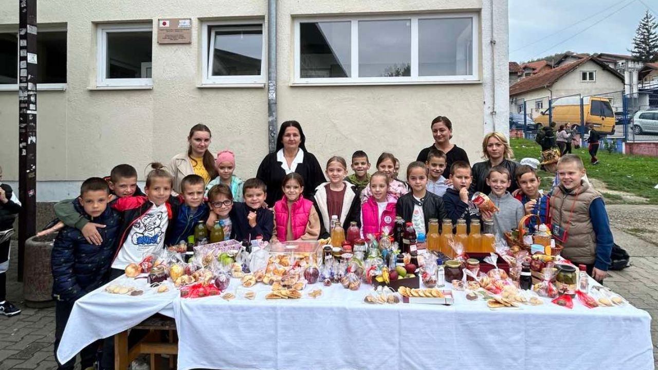 Humanitarni bazar OŠ “Sveti Sava”: Đaci prikupili 4.815 KM pomoći (FOTO)