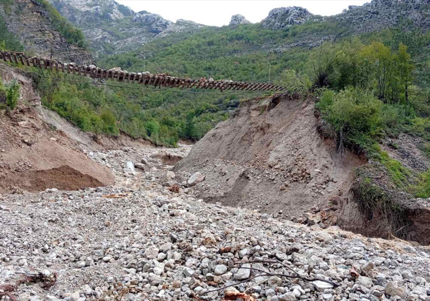 Pruga ostala da VISI U VAZDUHU: Poplave napravile ogromnu štetu, u prekidu željeznički saobraćaj na relaciji Sarajevo – Čapljina