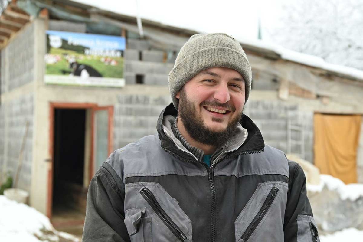 Mladi Adnan od Ministarstva dobio 35.000 pa kupio šest krava (FOTO)