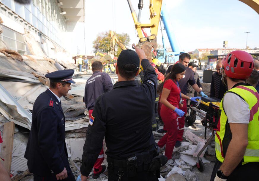 Hitno prevezena u Urgentni centar: Još jedna osoba SPAŠENA IZ RUŠEVINA u Novom Sadu