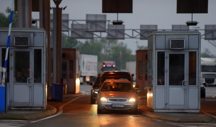 KAZNA JE PAPRENA Državljanin BiH u kabini tegljača skrivao 14.045 evra