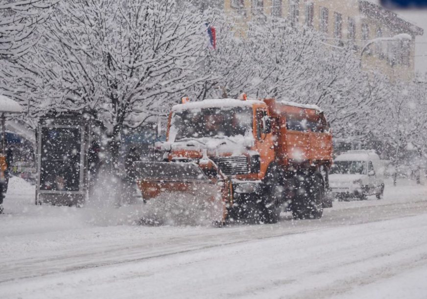 U Banjoj Luci pada jak snijeg: Sve ekipe na terenu, čiste po prioritetima