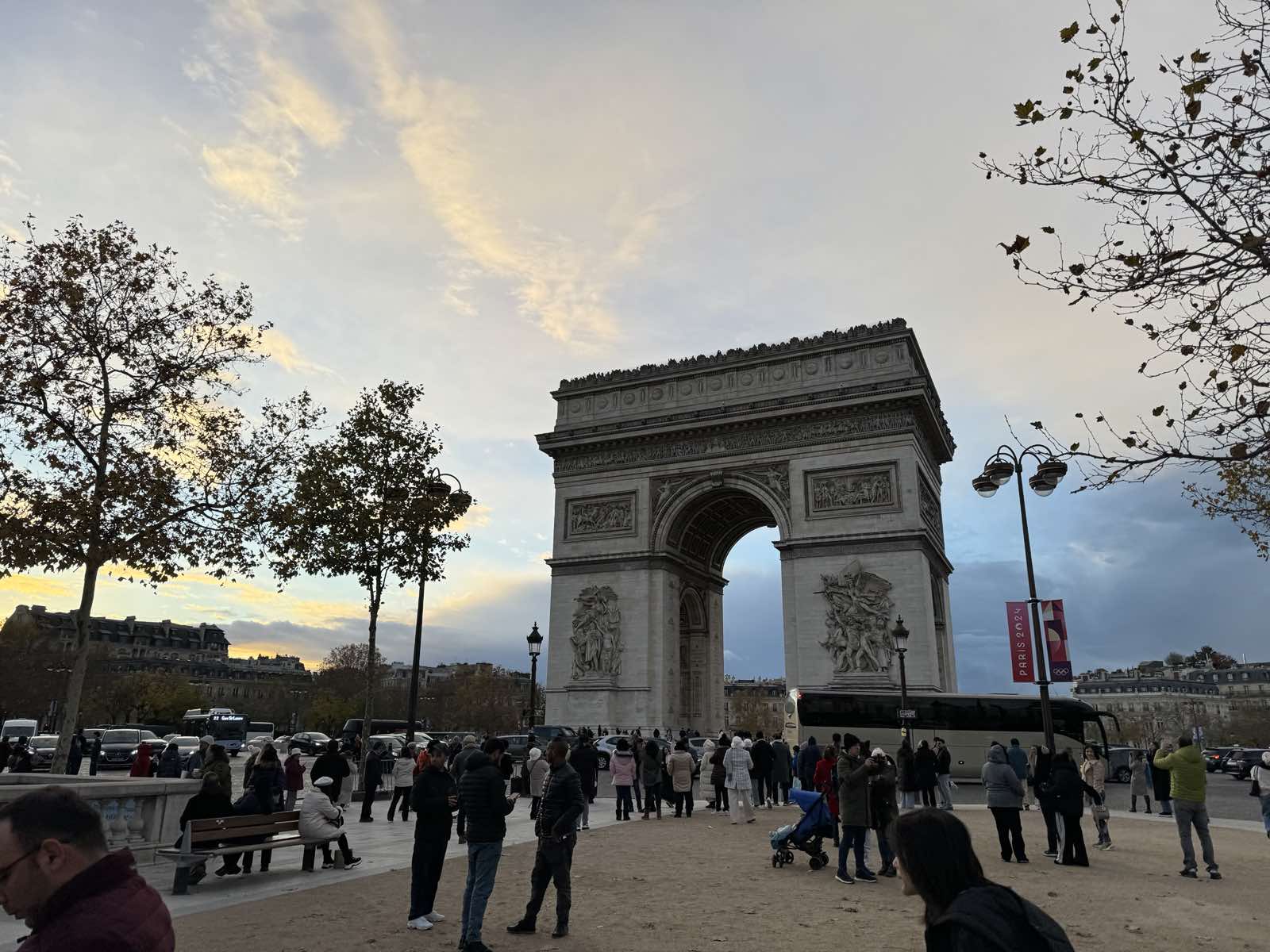 Tokom praznika na ulicama Francuske 38.000 policajaca