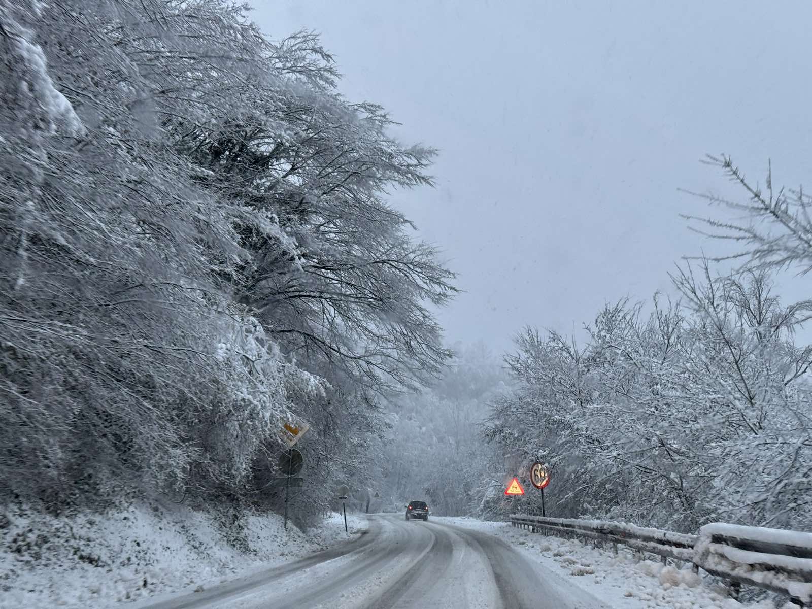Upozorenje za drugi dio dana: Pašće i do pola metra snijega!