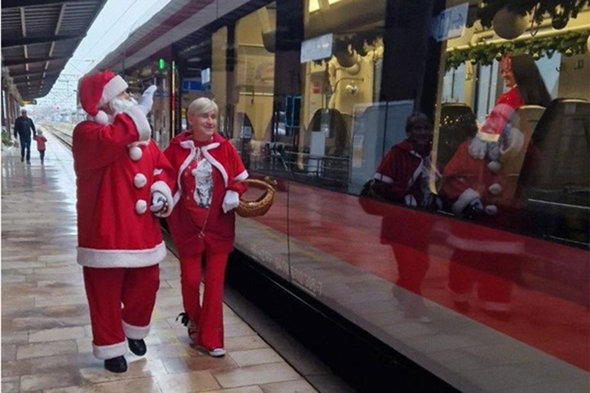 Djed Mraz donio djeci slatkiše sa isteklim rokom trajanja