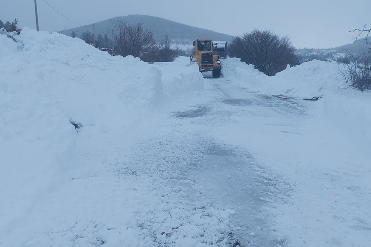 Drvar četvrti dan u blokadi