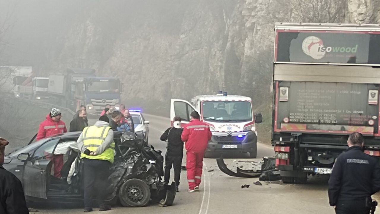 Žestok sudar kod Doboja, obustavljen saobraćaj