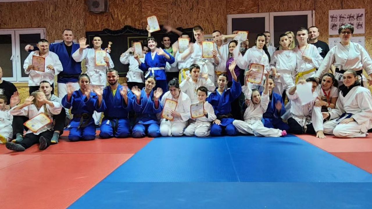 Žuti pojas U DŽUDOU kao simbol hrabrosti i upornosti: Djeca iz udruženja ‘Plavi svijet’ razbila predrasude (FOTO+VIDEO)