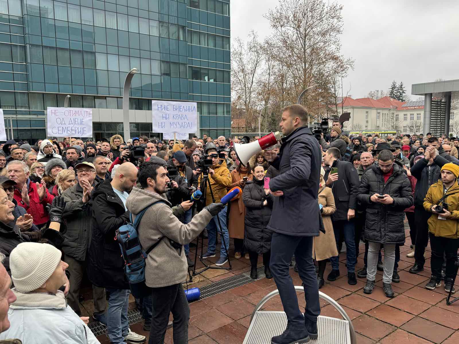 Protest u Banjaluci: Policija upozorila Stanivukovića, građani ispred Vlade RS