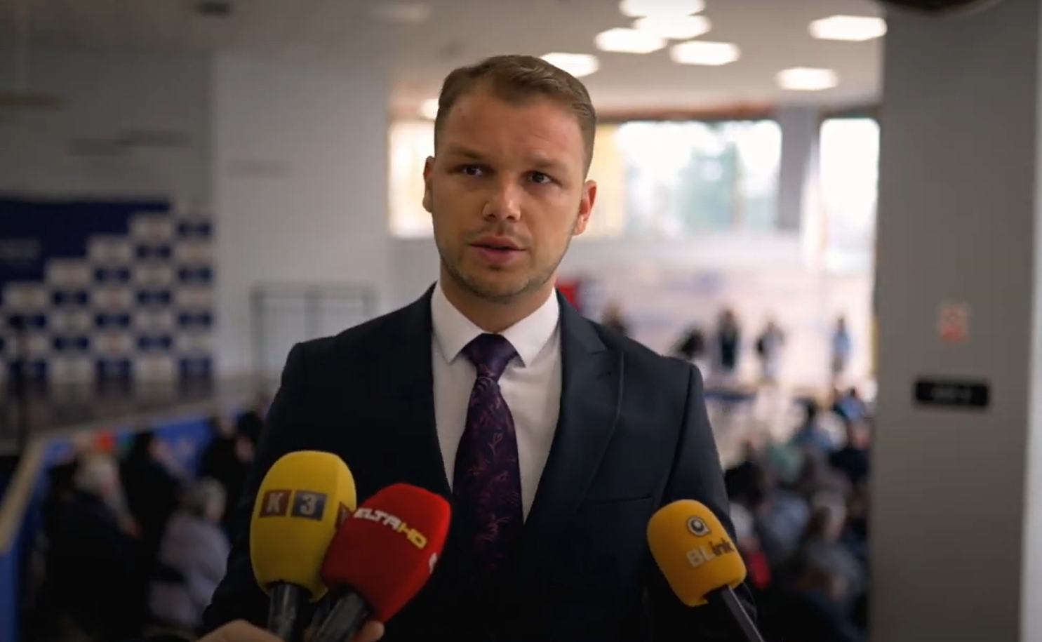 “ON JE DOBRO” Gradonačelnik se čuo sa roditeljima dječaka na koga je pao snijeg sa krova