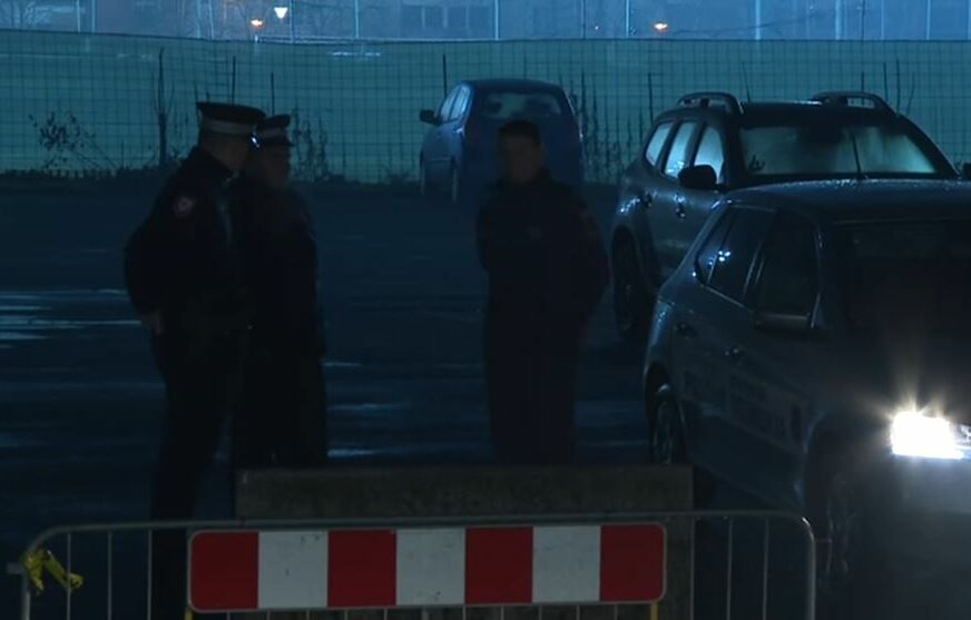 AKCIJA UZ ASISTENCIJU POLICIJE Uklonjene fizičke barijere na ulazima u parking ispred Vlade RS