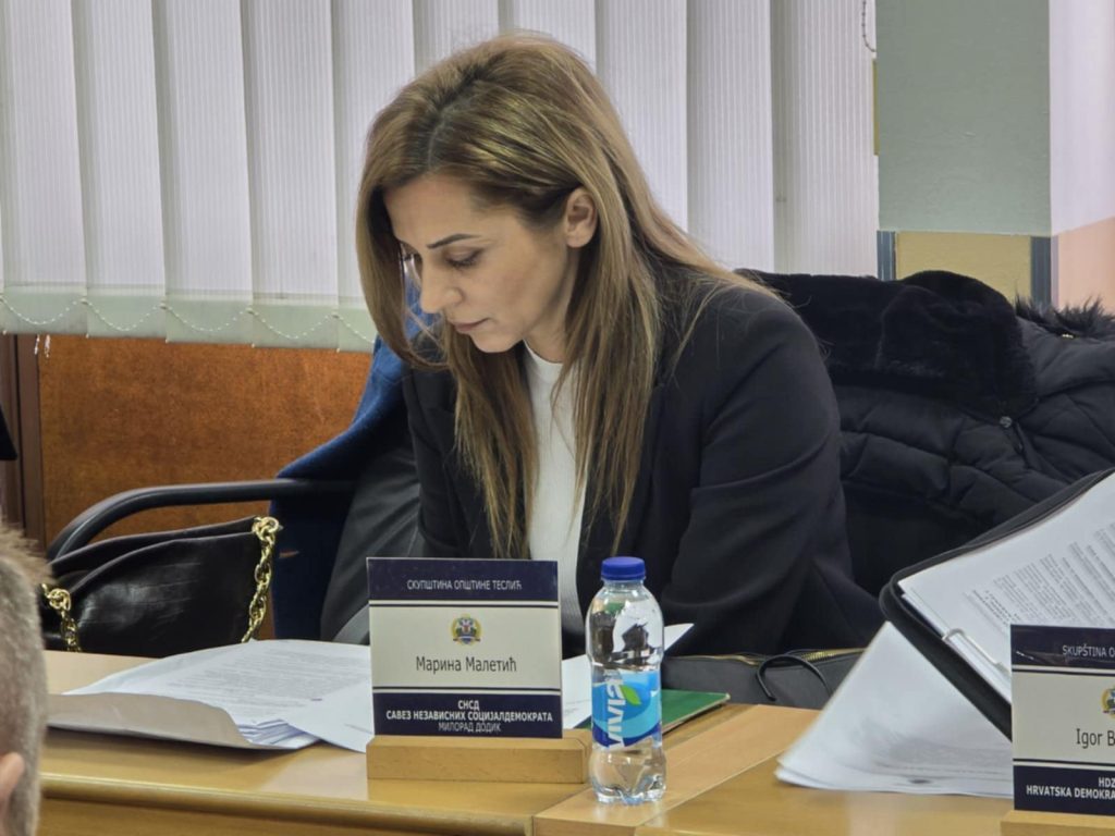 ŠTA SE DESILO U TESLIĆU? Odbornica napustila SNSD, pa se ponovo vratila