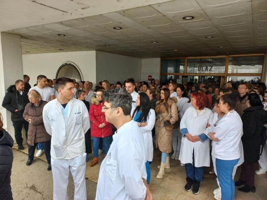 Održan protest zaposlenih u bolnici u Prijedoru