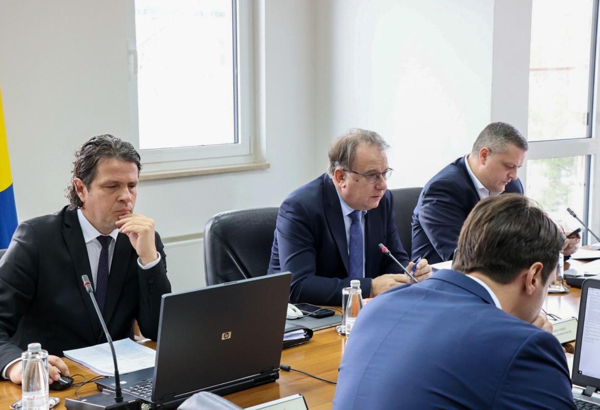 Vlada FBiH povukla prijedlog zakona kojim bi se minimalna primanja povećala na 1.210 KM