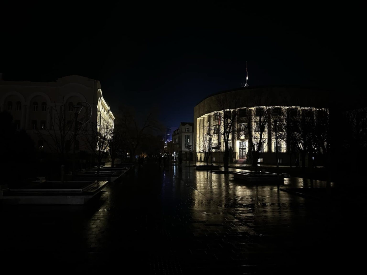 “MJERE ŠTEDNJE” Draško Stanivuković ostavio u mraku i Milorada Dodika