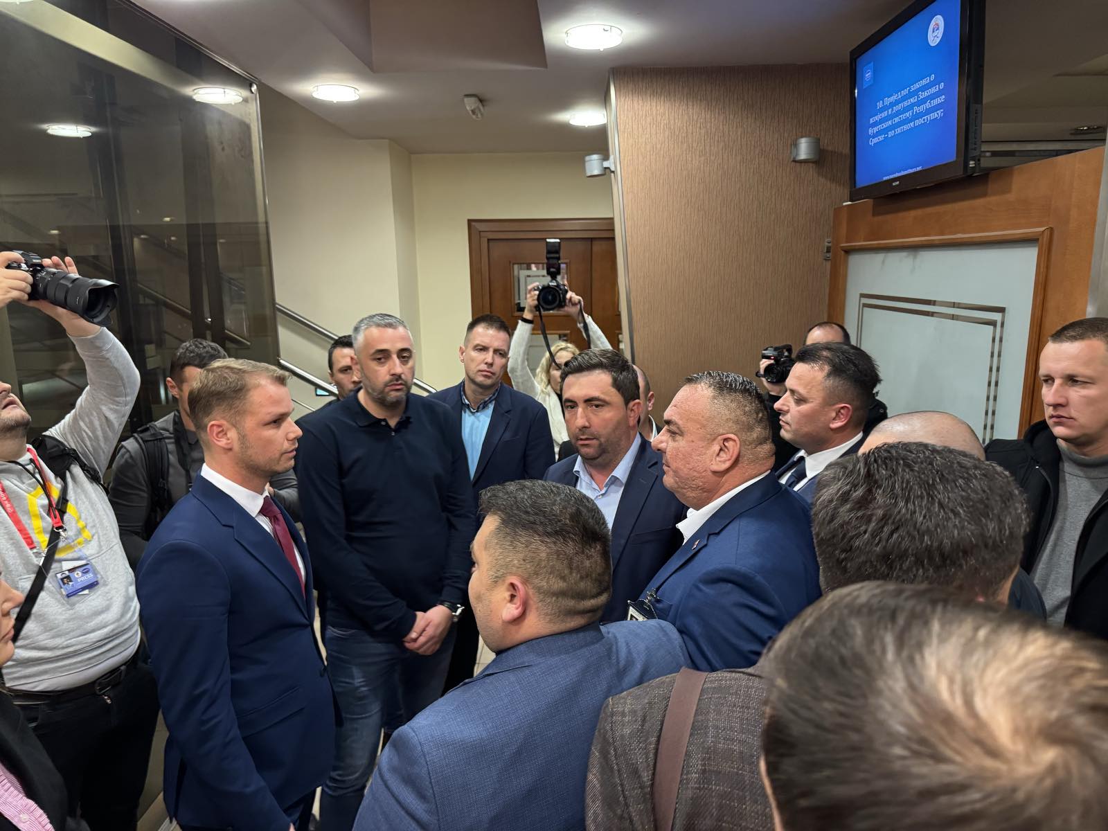 HAOS U SKUPŠTINI Prekinuta sjednica parlamenta, poslanici opozicije traže da zasjeda Kolegijum