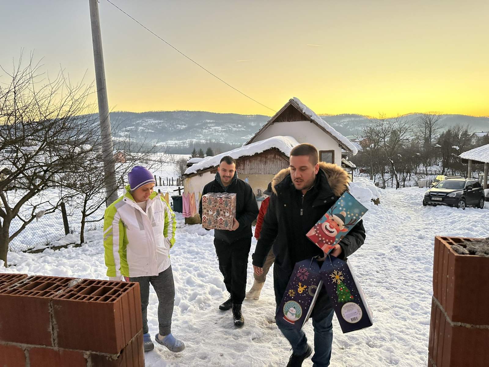Drinić obradovao bračni par sa sedmoro djece u Borkovićima : Borba za porodicu je borba za budućnost