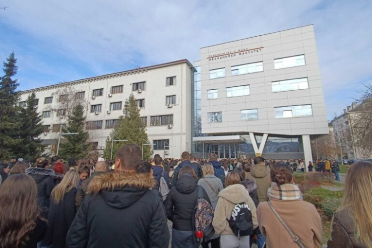 Studenti blokirali fakultet zbog januarskog roka